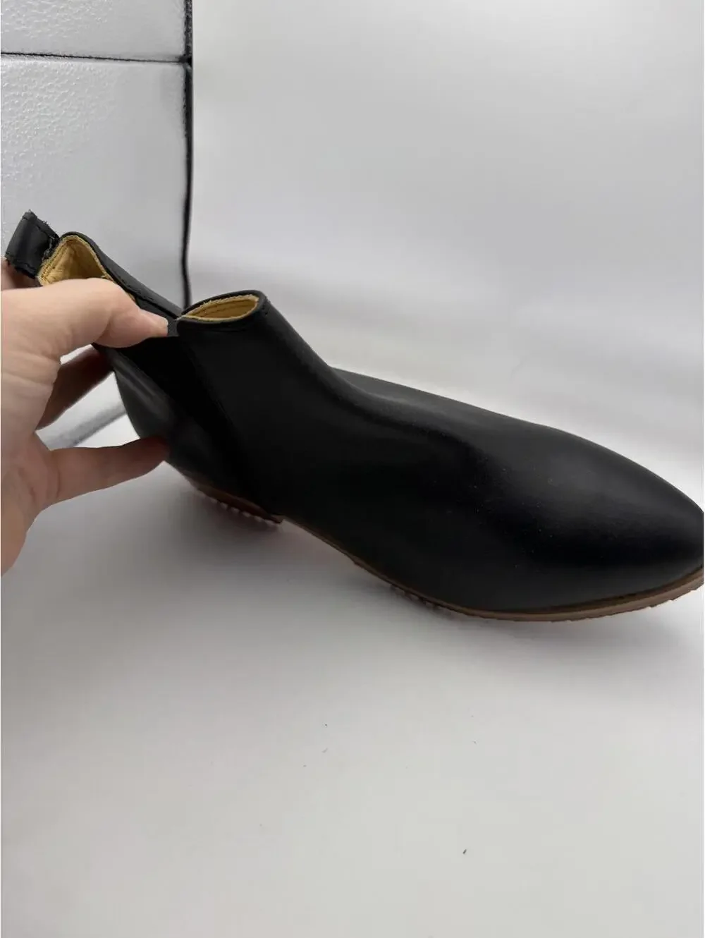 Nisolo Everyday Chelsea Boot in Black, Size 7.5